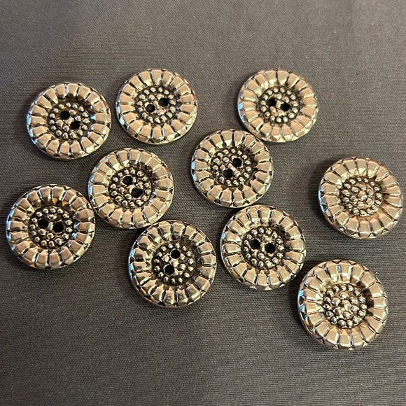10 Vintage metal buttons two types - Picture 2 of 5